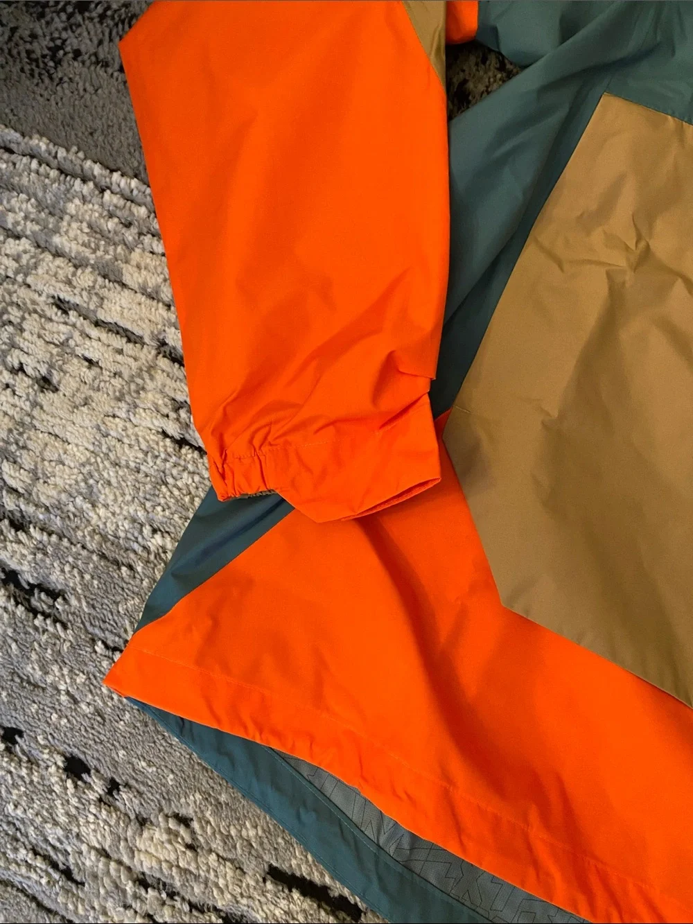 New Men’s Adidas TERREX XPLORIC 2.5L CLIMAPROOF ANORAK Medium